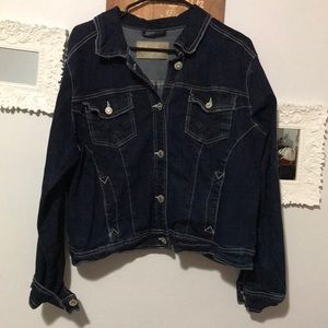 Hello I’m selling a Dark Blue Jean Jacket.